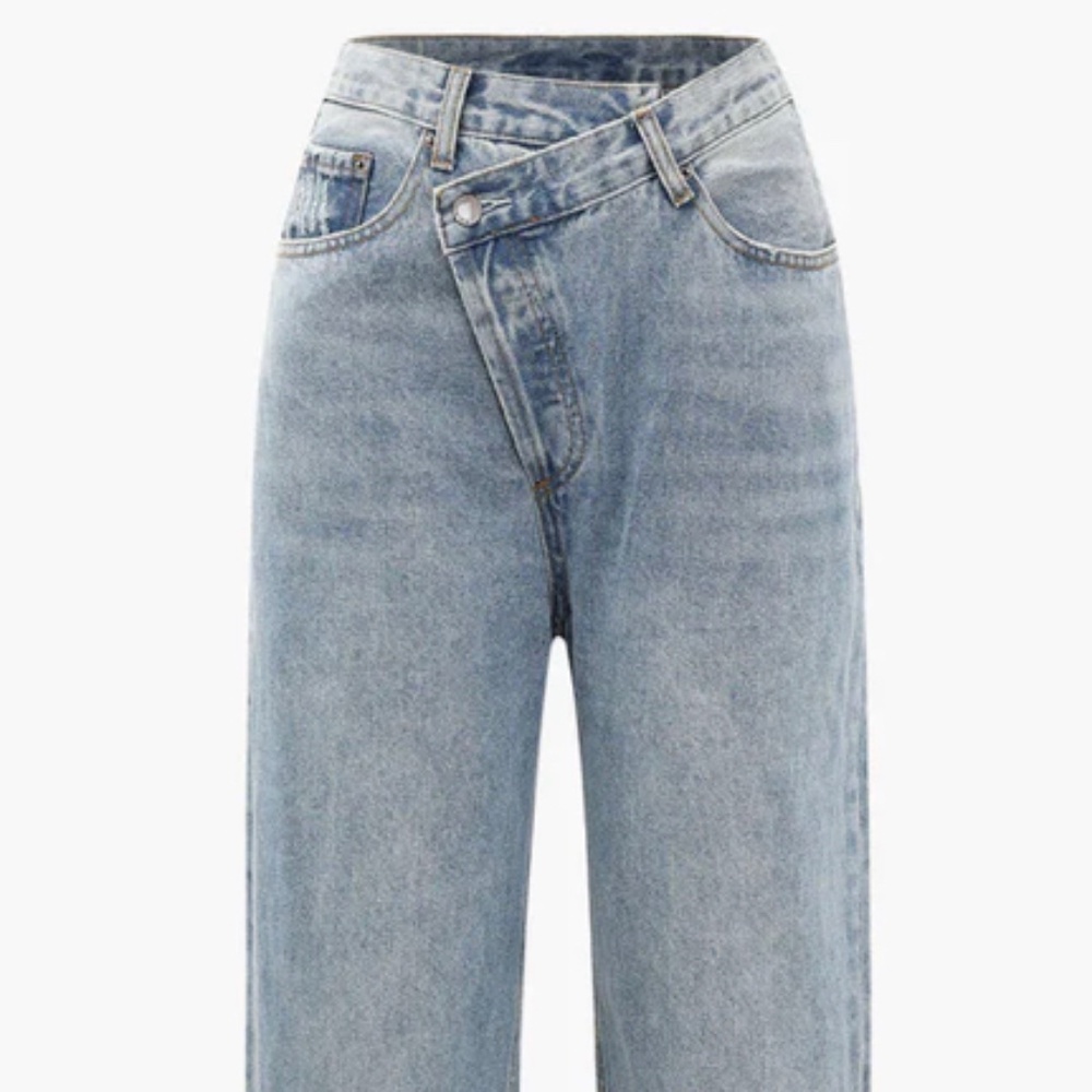 Asymmetric Waist Straight Leg Jeans